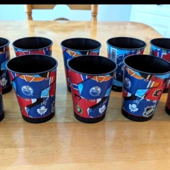 🎈10 Plastic NHL Hockey Cups - Picture 1 of 4